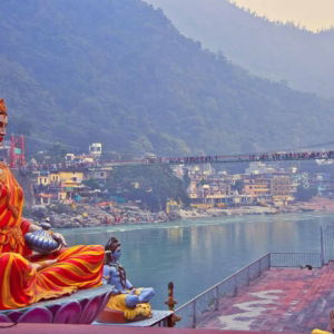 01.02.004 shiva aan water liggend