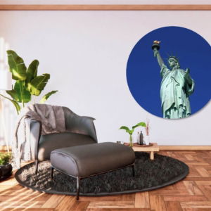 01.02.006 vrijheidsbeeld met heldere blauwe lucht woonkamer sfeer cirkel