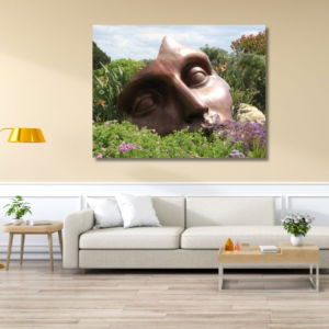 01.02.007 masker in bloementuin woonkamer sfeer liggend