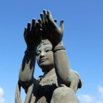 01.02.011 boeddha met blauwe lucht liggend