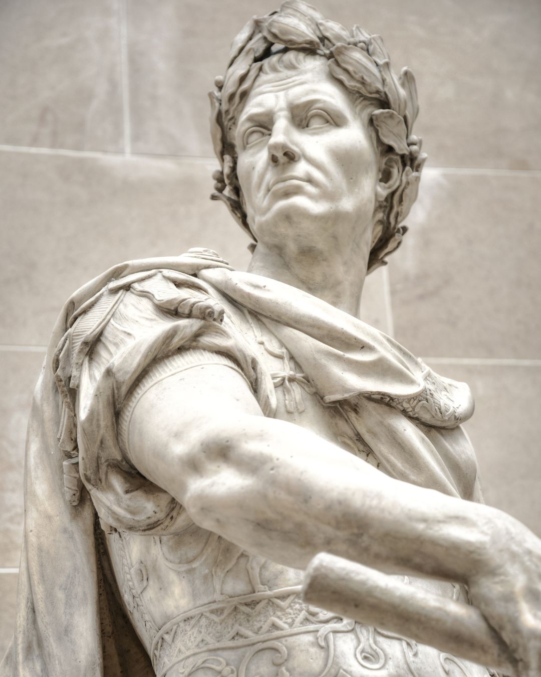 01.02.017 aulius caesar standbeeld romeinse militaire leider staand