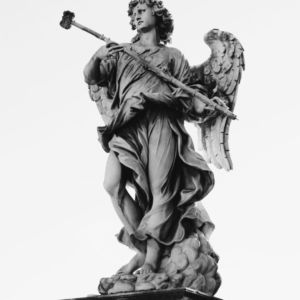 01.02.018 romeins oud beeldhouwwerk van engel staand