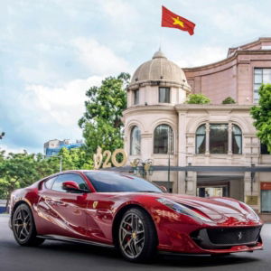 02.01.013 ferrari 812 superfast staand