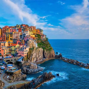 02.02.010 italiaanse kust bij zonsondergang liggend