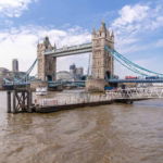 02.02.011 tower bridge in london liggend