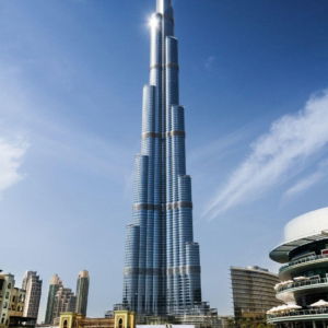 02.02.021 burj khalifa building staand