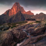 03.01.015 berg met kleine waterstroom staand