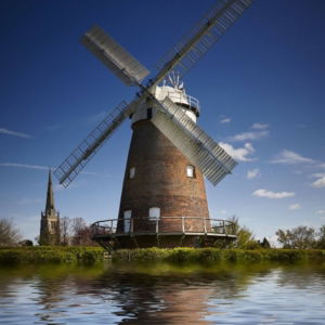 03.01.016 poldermolen in nederland staand