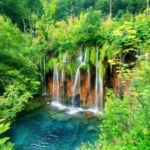 03.02.004 exotische waterval en meerlandschap kroatiâ liggend