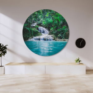 03.02.016 waterval in de bossen met blauw water woonkamer sfeer cirkel