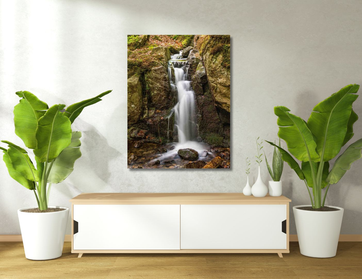 03.02.020 rickenbach rotsen met waterval woonkamer sfeer staand