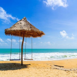 03.03.002 schommel op het strand liggend