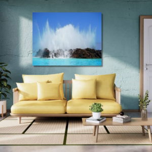 03.03.008 de zee tegen de rotsen woonkamer sfeer liggend