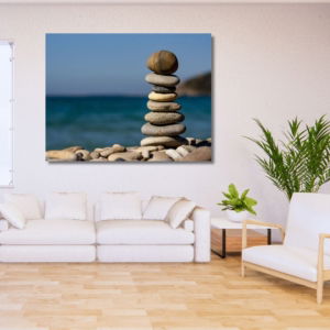 03.03.010 balans stenen met zee woonkamer sfeer liggend