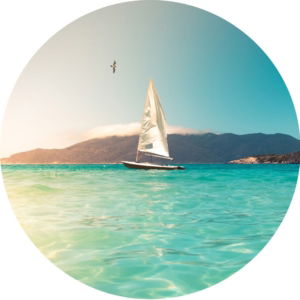 03.03.014 zeilboot op heldere zee cirkel