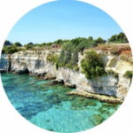 03.03.015 rotsen met heldere zee cirkel