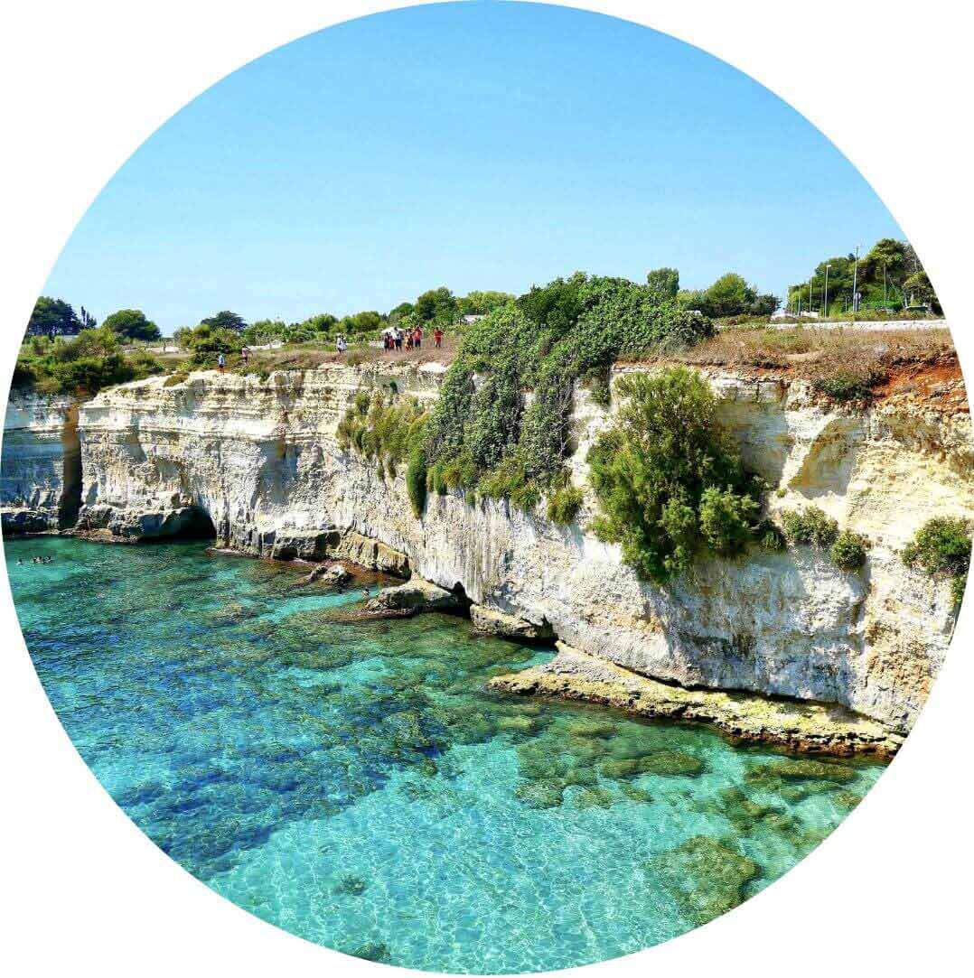 03.03.015 rotsen met heldere zee cirkel