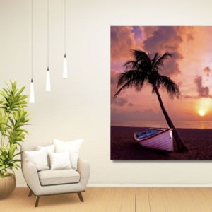 03.03.017 bootje bij palmboom op het strand woonkamer sfeer staand