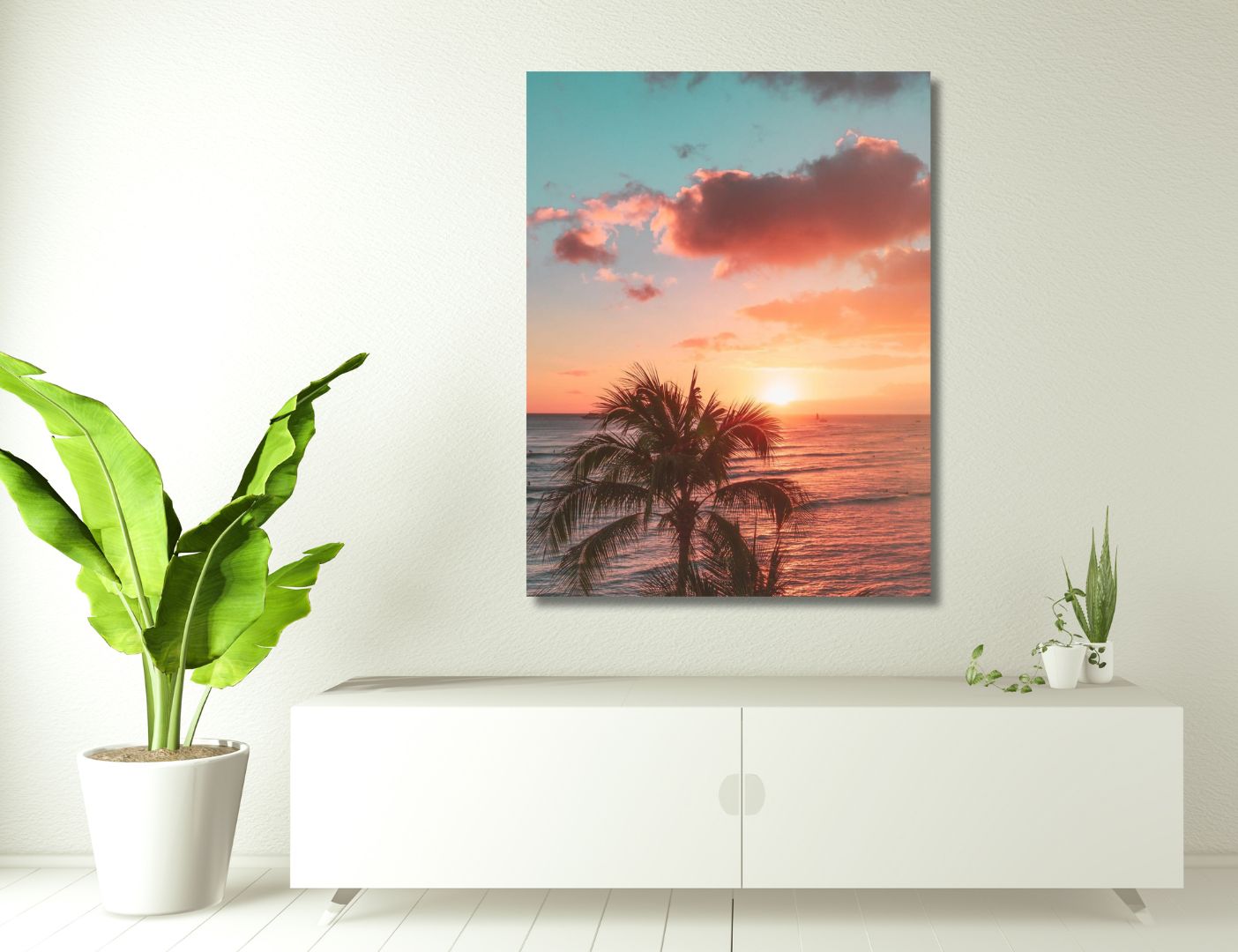 03.03.018 zonsopkomst met palmboom woonkamer sfeer staand