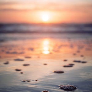 03.03.020 zonsondergang op het water staand