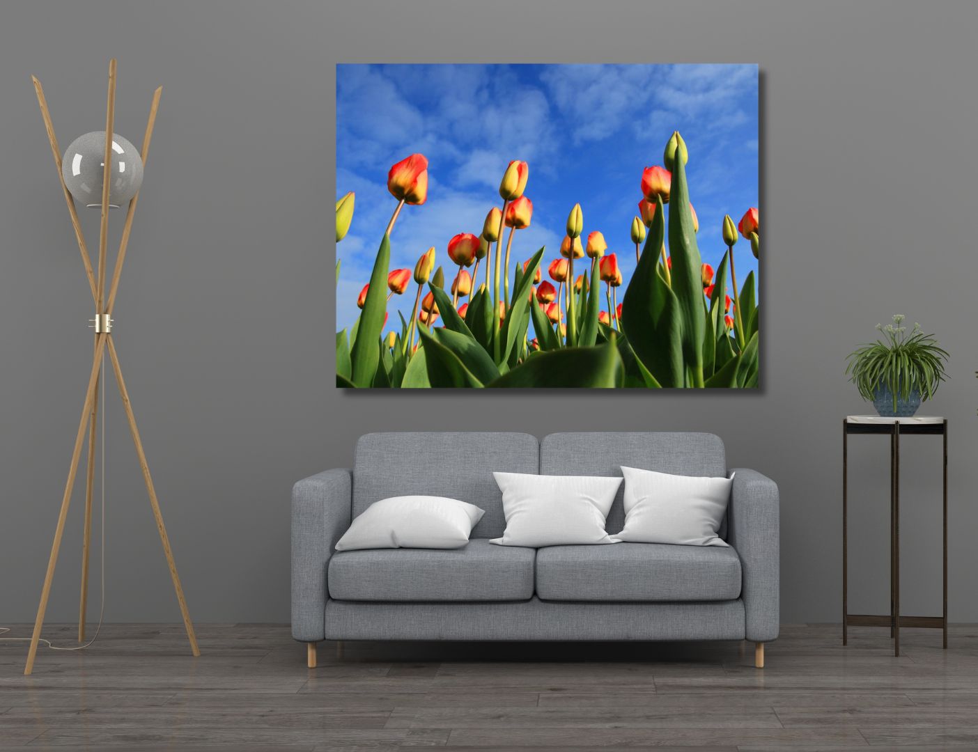 03.04.012 tulpen met blauwe lucht woonkamer sfeer liggend