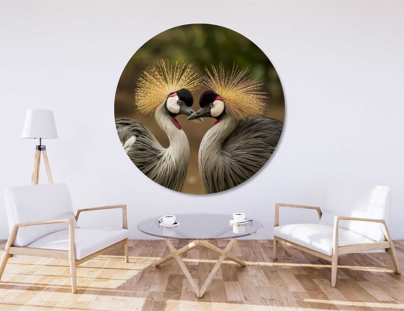 03.05.010 twee grijze kroonkraanvogels woonkamer sfeer cirkel