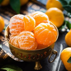 03.07.005-gepelde-mandarijnen-in-schaal-liggend