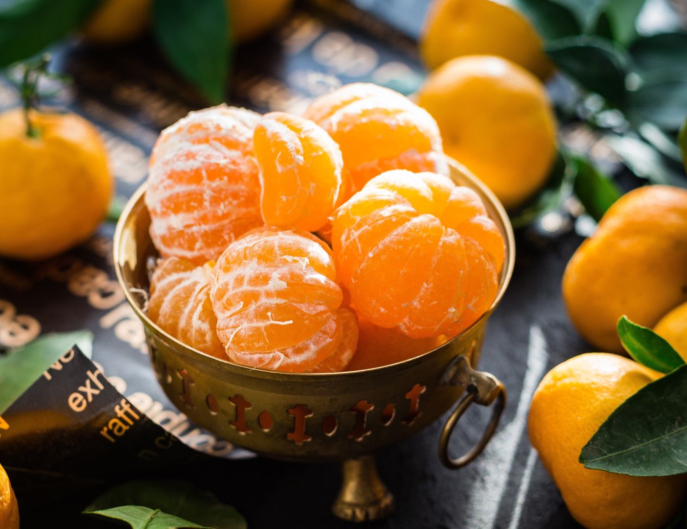 03.07.005-gepelde-mandarijnen-in-schaal-liggend