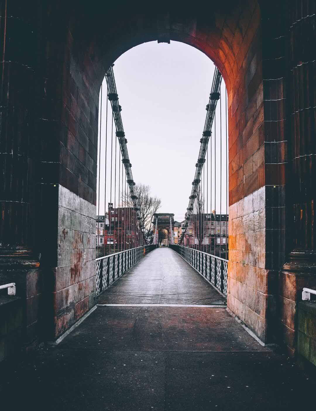 04.01.015 glasgow cathedral bridge staand