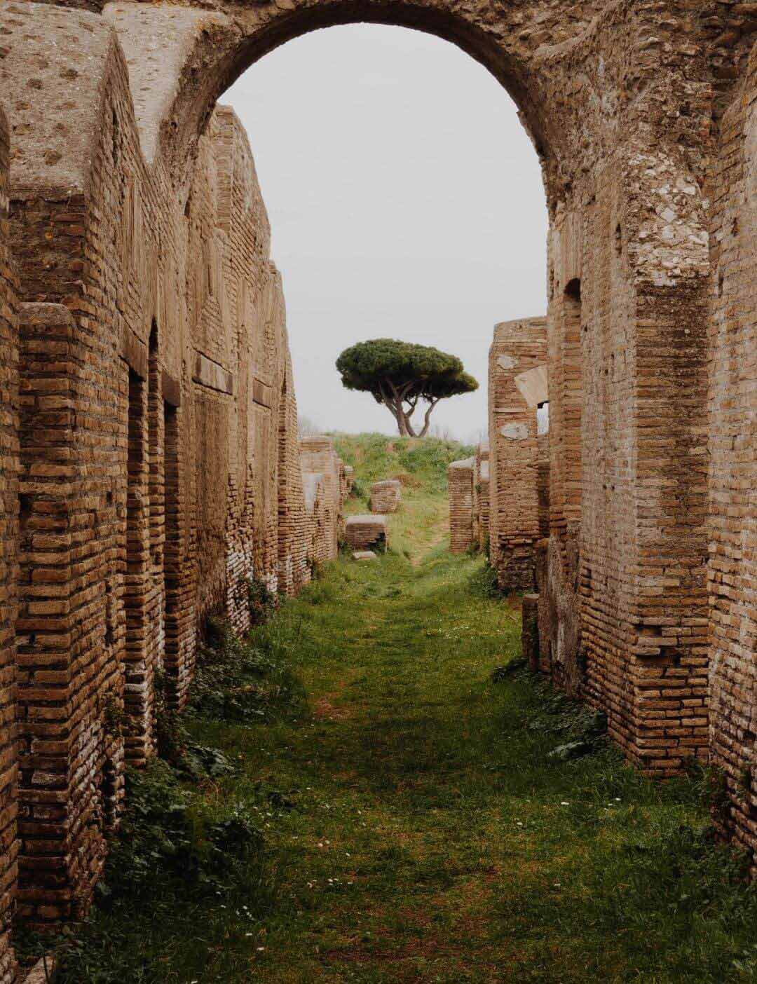 04.01.017 ostia antica background staand