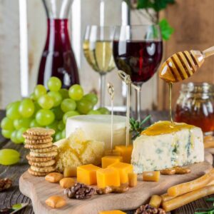 12.01.016 wijn met kaasplankje staand