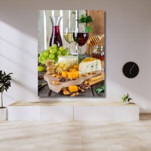 12.01.016 wijn met kaasplankje woonkamer sfeer staand